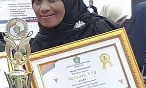 Muslailati,  S.Pd, Raih Juara 1 Guru Dedikatif Jenjang MA Provinsi Aceh