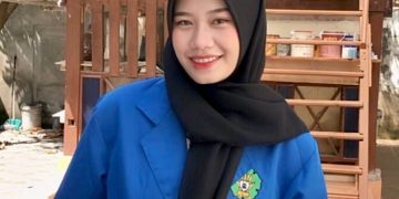 Remaja Perempuan yang Terpaksa Mengemis