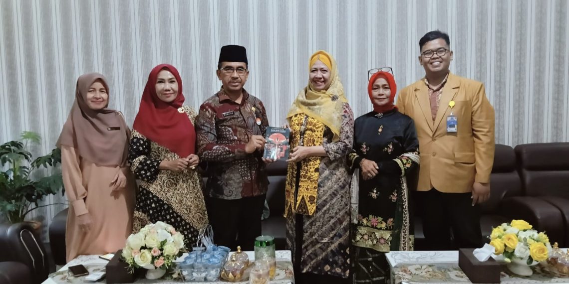 Kadisdik Sumbar, Barlius : Guru Berpuisi di Deakin University Sebuah Kebanggaan