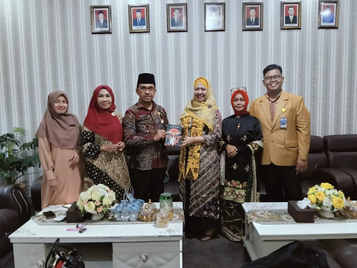 Kadisdik Sumbar, Barlius : Guru Berpuisi di Deakin University Sebuah Kebanggaan