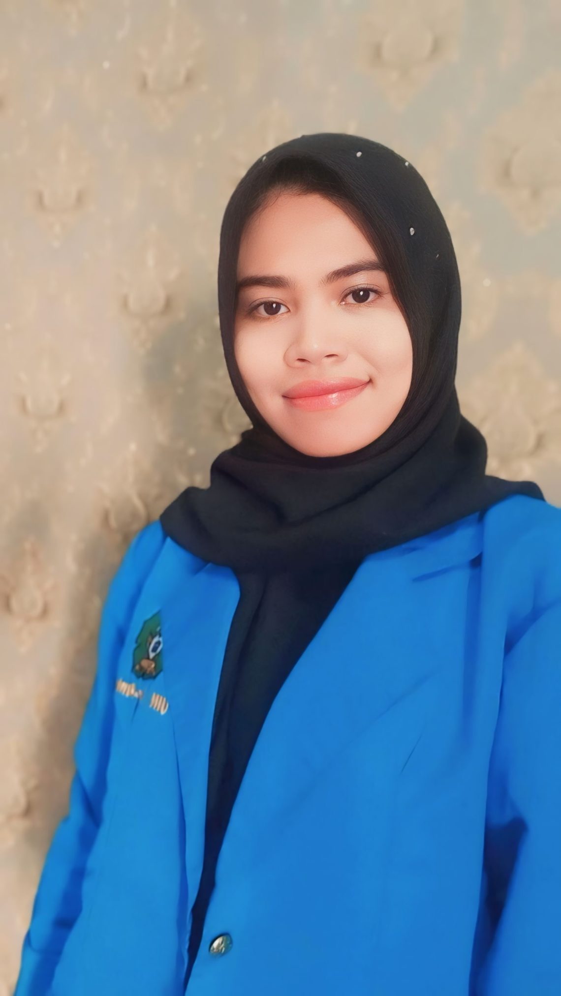 Di Balik Senyum Murung