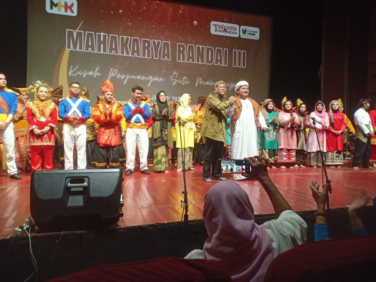 Dihadiri Duta Besar Kuwait, Pertunjukkan Mahakarya Randai III Siti Manggopoh Sukses dan Memukau