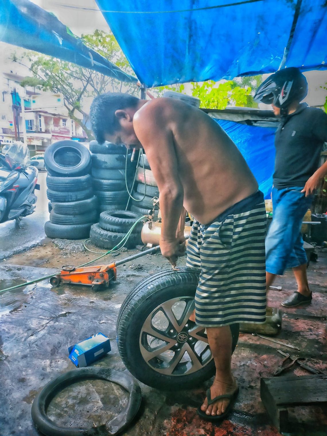 Kisah Bocornya Ban dan Heroisme Tersembunyi