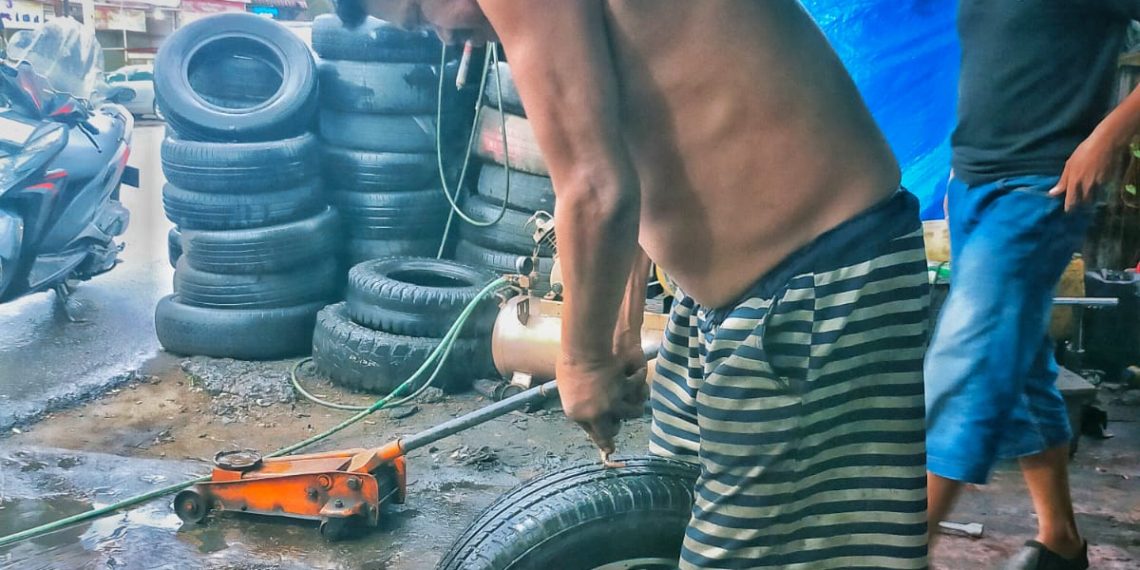 Kisah Bocornya Ban dan Heroisme Tersembunyi