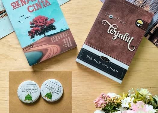 Nik Nur Madihah: A Rising Literary Star in the Malay World - 1000320924 | English Article | Potret Online