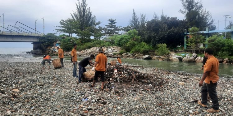 Menjadi Polisi Sampah”Kolaborasi Untuk Indonesia Bersih - IMG 20250223 WA0022 | Aceh Selatan | Potret Online