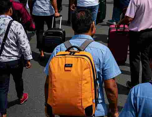 Merayakan Hari Buruh Dengan PHK Massal - 1000463992_11zon | Puisi Essay | Potret Online