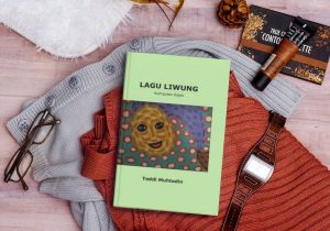 Malam Kereta, Buku Kecil, dan Percakapan yang Tak Selesai - IMG 20250325 WA0018 460cae4b12937a9c0746a62190b6120c | Cerpen | Potret Online