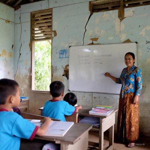 Surat Cinta untuk Pendidikan yang Katanya Prioritas - 2025 05 02 10 56 44 | # Ironi | Potret Online