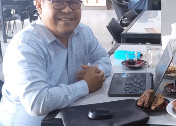 Ngopi di Solong JePe Riverwalk Pada Suatu Pagi