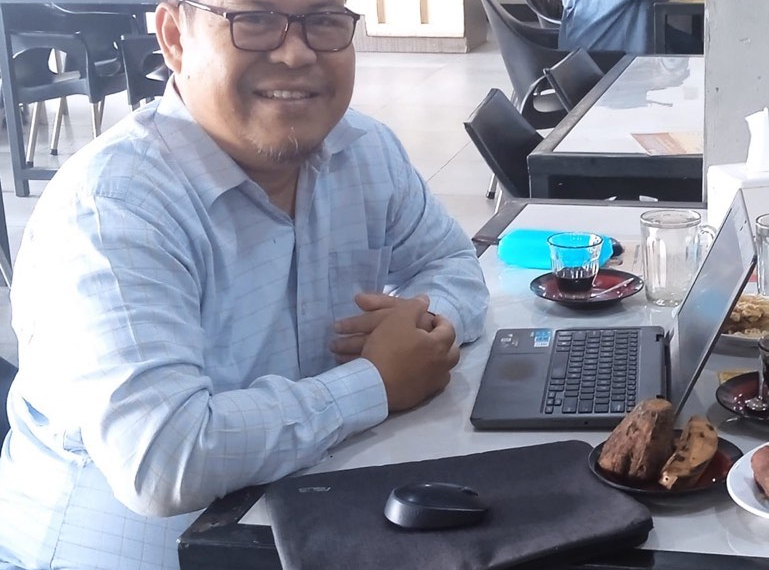 Ngopi di Solong JePe Riverwalk Pada Suatu Pagi