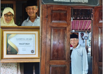 Penulis Besar Bernama Ahmad Tohari