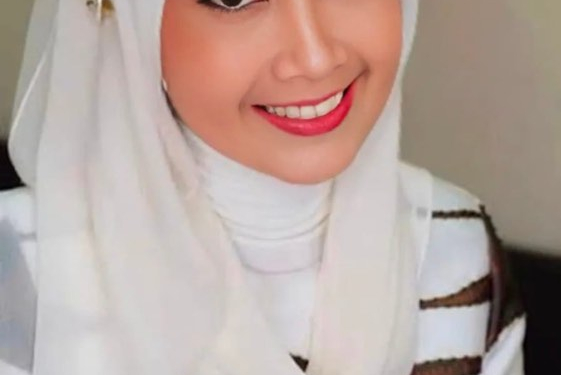 Apakah Perempuan Akademik yang Memilih Jadi Ibu Rumah Tangga Tidak Produktif?