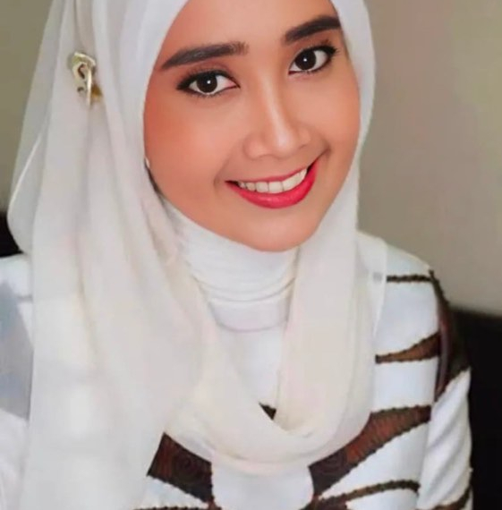 Apakah Perempuan Akademik yang Memilih Jadi Ibu Rumah Tangga Tidak Produktif?