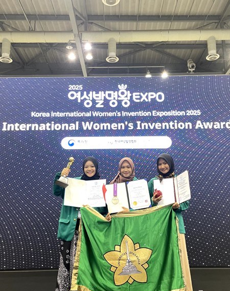 Perjalanan Tiga Mahasiswi Aceh Menembus Panggung Dunia Lewat Inovasi Kue Tradisional