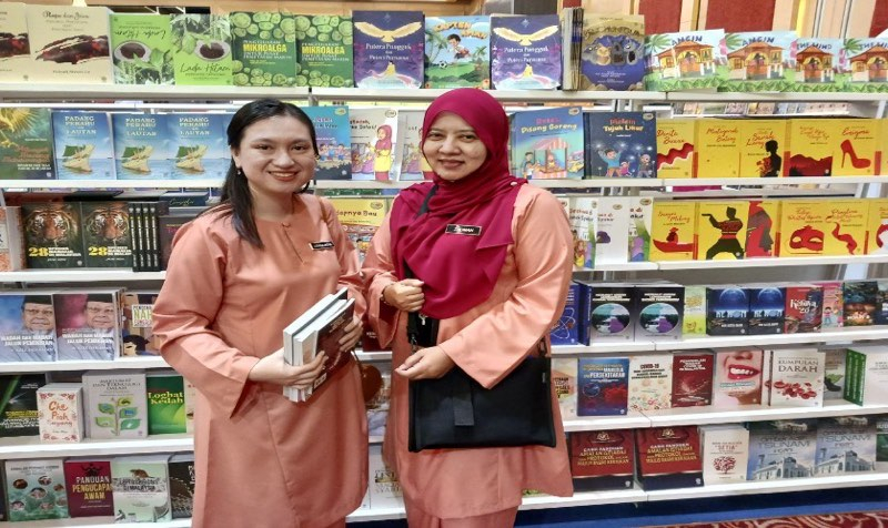 A Book in Hand Is Worth a Thousand on a Pen Drive