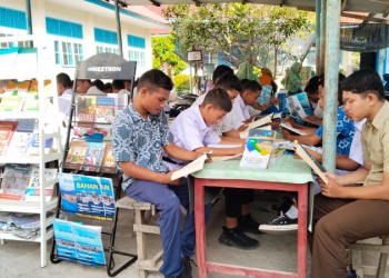 Jangkar SMKN 1 Jeunieb Hadirkan Pojok Baca di Kantin Sekolah