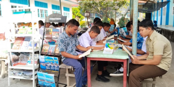 Jangkar SMKN 1 Jeunieb Hadirkan Pojok Baca di Kantin Sekolah