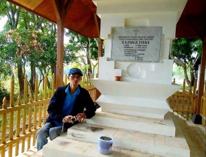 Kutabur Kembang Kemuning di Atas Pusara Pujangga A.A. Pandji Tisna - 2025 08 09 08 27 49 | Esai | Potret Online