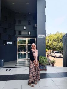 Untaian Puisi Kiki Fatmawati - 27be87c9 a1df 4c27 b595 efe50b2c1dd1 | Antologi Puisi | Potret Online