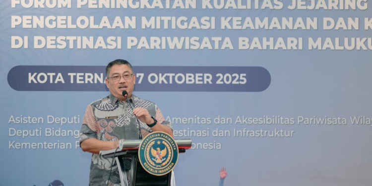 Menjaga Keselamatan Wisatawan Bahari