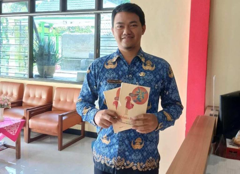 Menulis Sastra: Jalan Sunyi untuk Menjaga Kewarasan