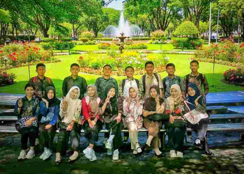 Kuliah di Taman Alun Kapuas, Kampus Tanpa Dinding, Dosen Bernama Kehidupan