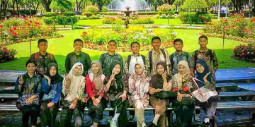 Kuliah di Taman Alun Kapuas, Kampus Tanpa Dinding, Dosen Bernama Kehidupan