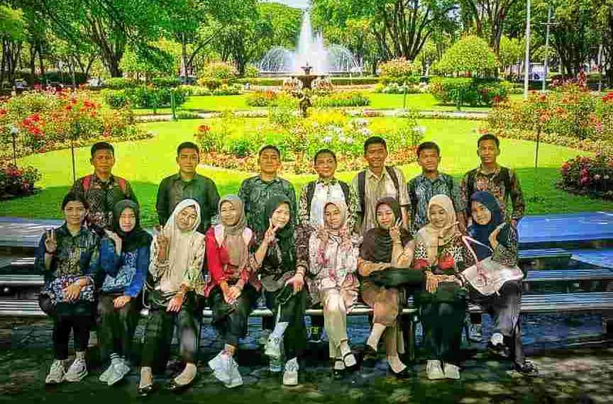 Kuliah di Taman Alun Kapuas, Kampus Tanpa Dinding, Dosen Bernama Kehidupan