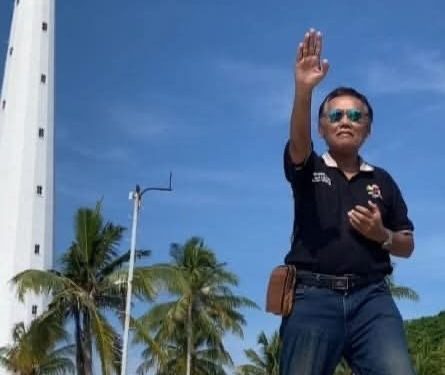 10 Sajak Pilihan Terbaik Pulo Lasman Simanjuntak Jelang Akhir Tahun - 30ad2106 7224 44d3 9466 458479e00f29 | Antologi Puisi | Potret Online
