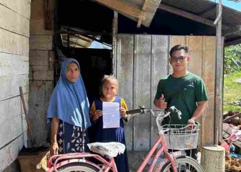 Bantuan Sepeda  Untuk Dora Rahmayanti Agar Bisa Akses Sekolah
