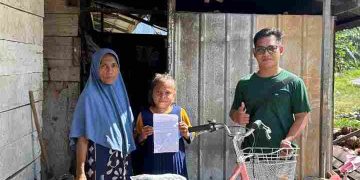 Bantuan Sepeda  Untuk Dora Rahmayanti Agar Bisa Akses Sekolah