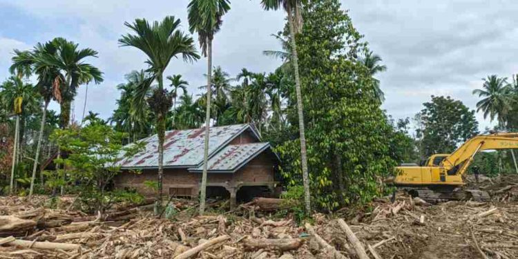 Bumi Aceh Lon Sayang, Ketika Banjir Menghapus Jejak