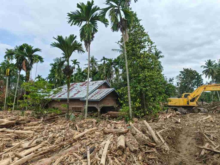 Bumi Aceh Lon Sayang, Ketika Banjir Menghapus Jejak