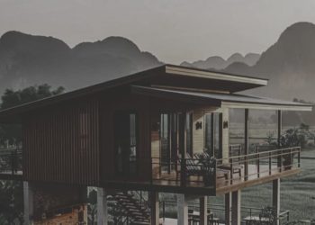 Hujan Tertahan di Teras Januari