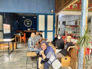 Perempuan di Warung Kopi - IMG_3472 | Artikel | Potret Online
