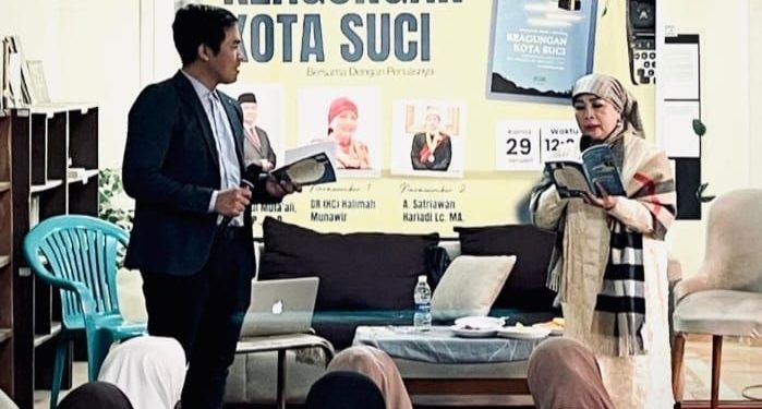 Buku Kumpulan Puisi “Keagungan Kota Suci” dan Novel  Karya Halimah Munawir Jadi Koleksi Perpustakaan Terbesar dan Bergengsi di Mesir  - 1b323ad5 2df3 4f38 8463 c20ebfb1bee2 | Buku | Potret Online