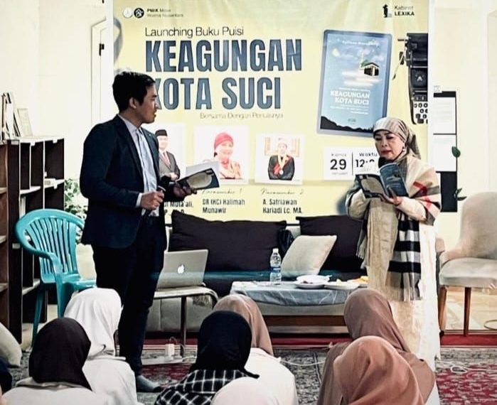 Buku Kumpulan Puisi “Keagungan Kota Suci” dan Novel  Karya Halimah Munawir Jadi Koleksi Perpustakaan Terbesar dan Bergengsi di Mesir 