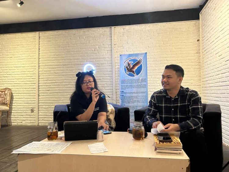 Di Balik Romantisme Hujan: Diskusi Kajian Semiotika dan Feminis Cerpen Fileski di Madiun | Potret Online