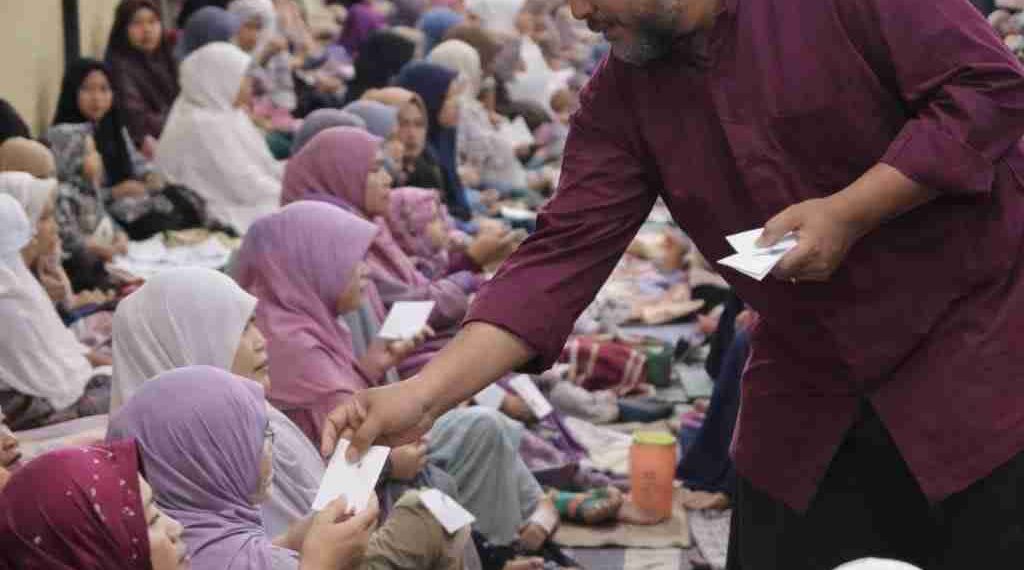 Salat Tarawih di Sumenep Madura Dikasih Uang Rp300 Ribu per Jamaah