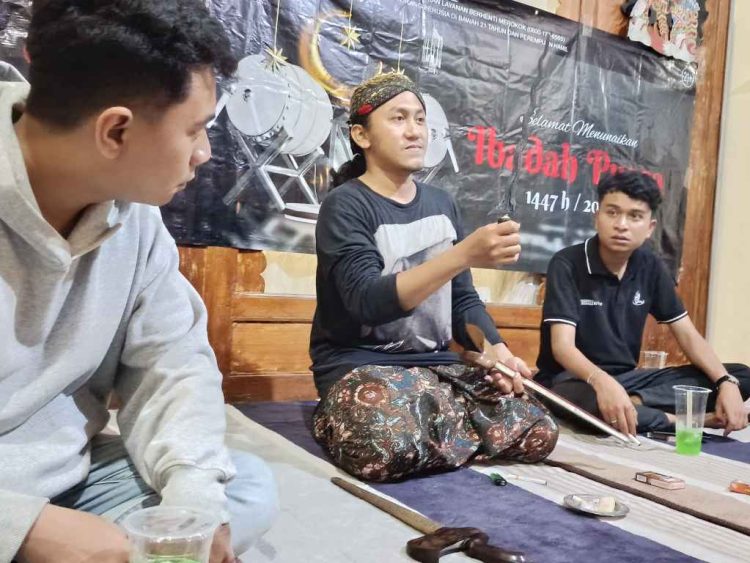 Buka Bersama HVM Mengubah Cara Saya Membaca Sejarah | Potret Online