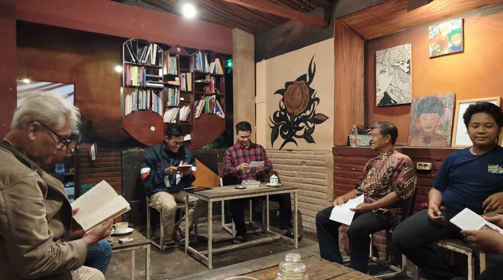 Tadarus Buku Epistemologi Moksa Para Naga di Tengah Dunia yang Kian Retak