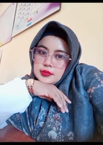 Pelukan Bangga Seorang Ibu