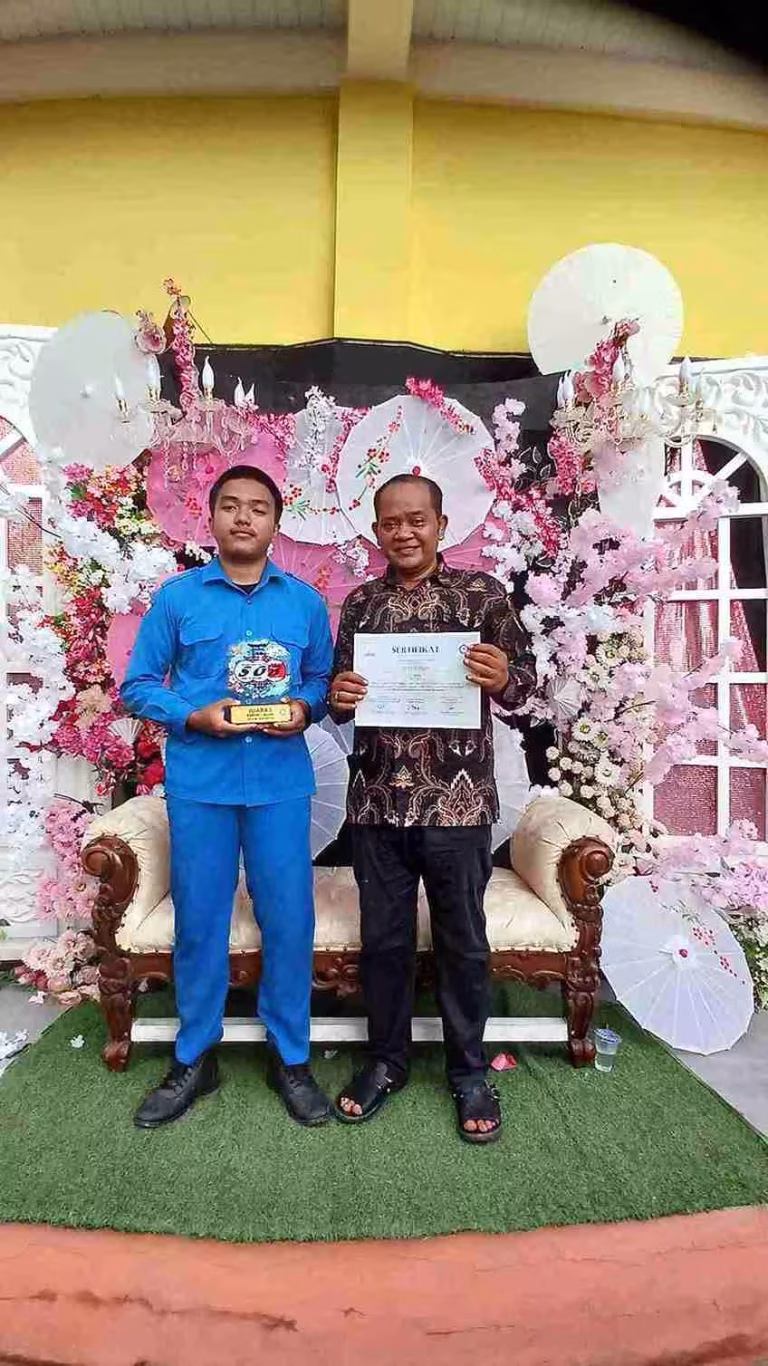 Tangan Berlumur Oli, Hati Berhias Ayat Kejutan SMK 1 Kluet Selatan di Podium Juara