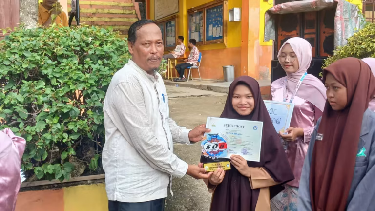 Biologi, Bakti, dan Juara