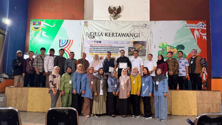 Peran Mahasiswa Pascasarjana Poltekpar NHI Bandung Mendorong Ekonomi Sirkular di Desa Wisata Kertawangi Melalui Budidaya Maggot
