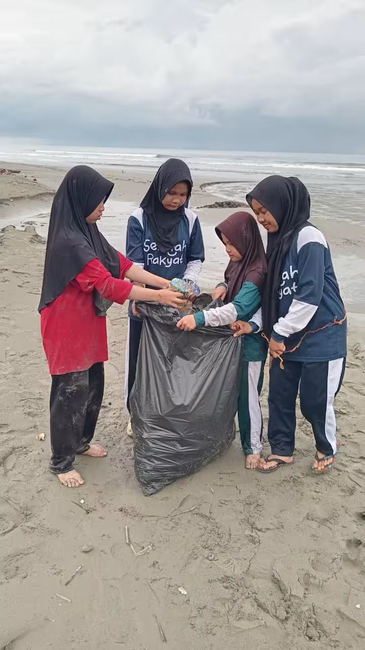 Menjaga Laut Dari Microplastic
