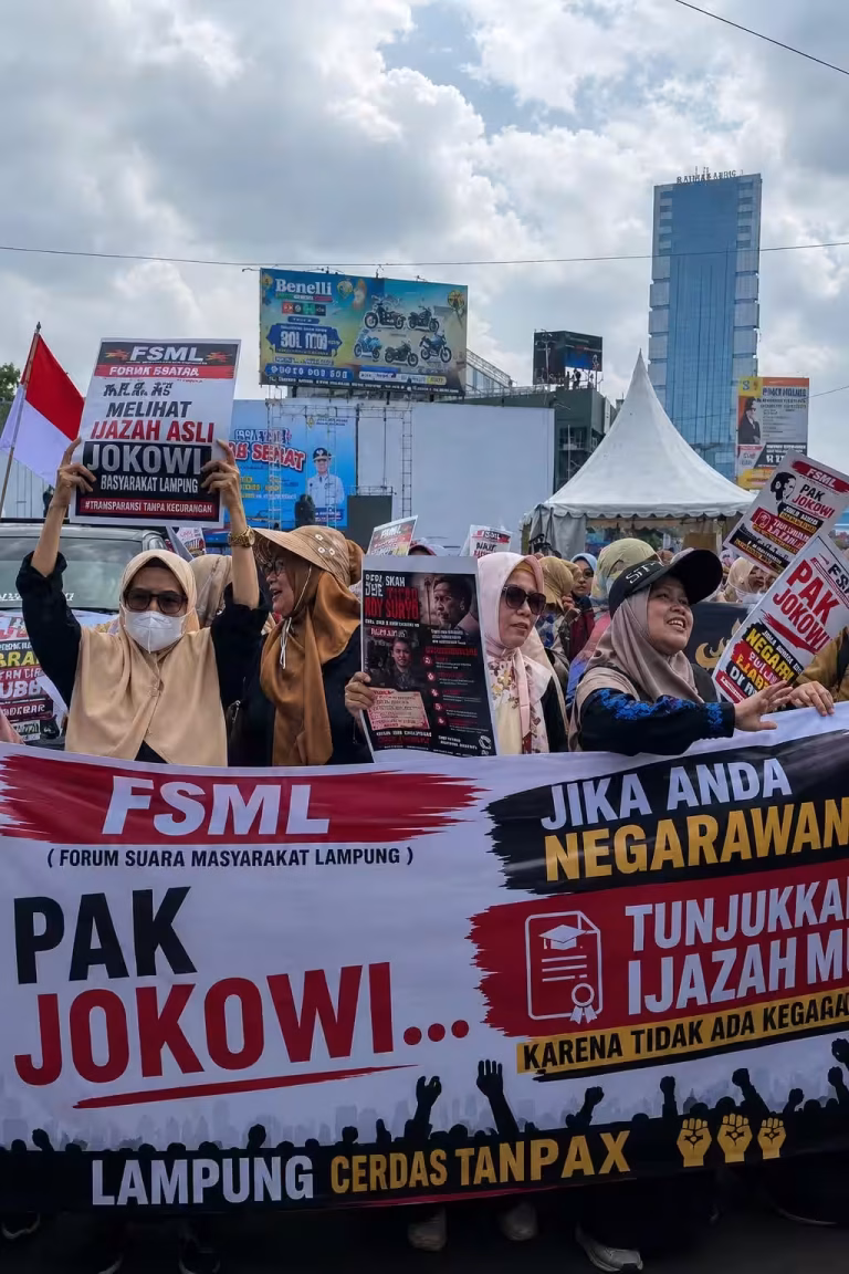 Konsekwensi  Safari Politik Jokowi Terhadap Ekonomi