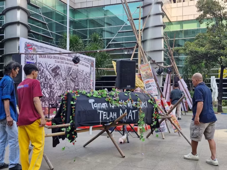 Hari Puisi Indonesia Menguatkan Gerakan “Unjuk Rasa, Unjuk Karya” di Taman Ismail Marzuki